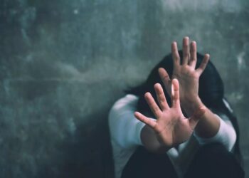 बाप आहे की सैतान! सलग 4 वर्षे पोटच्या मुलीवर करत होता अत्याचार